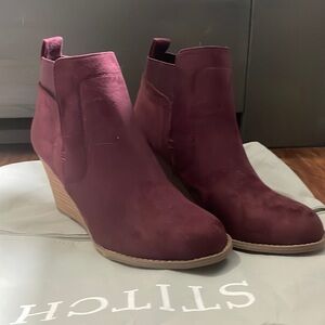 Women’s size 6.5 Burgundy Wedge DV by Dolce Vita